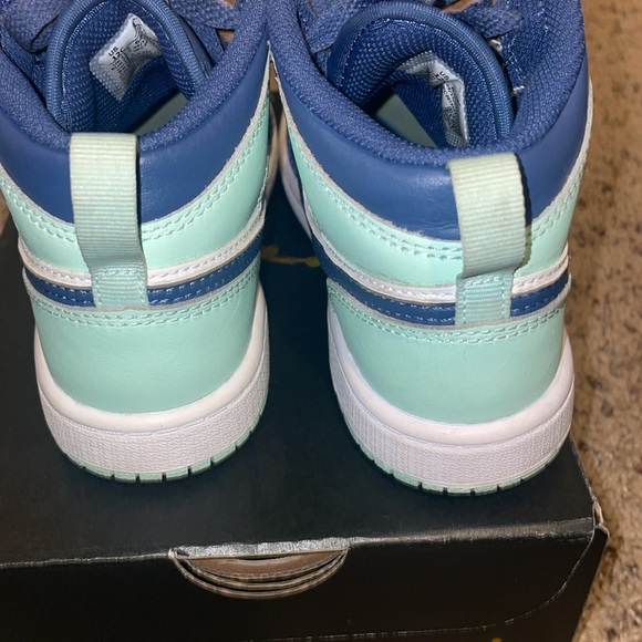 Preschool Jordan 1 Mid - Picture 3 of 6